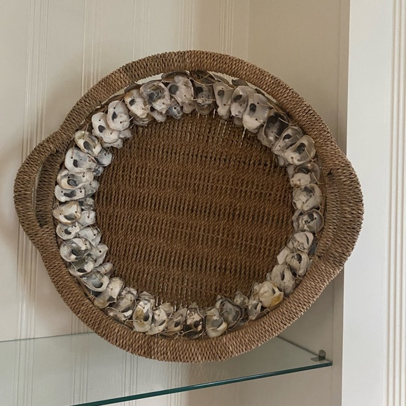 Large Oyster woven brown shell tray